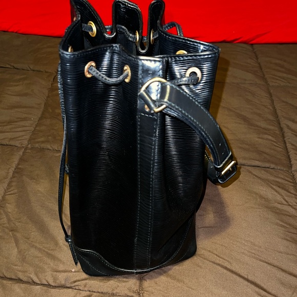 Beautiful Louis Vuitton
One Size Epi Leather Noe🖤 - Picture 4 of 7